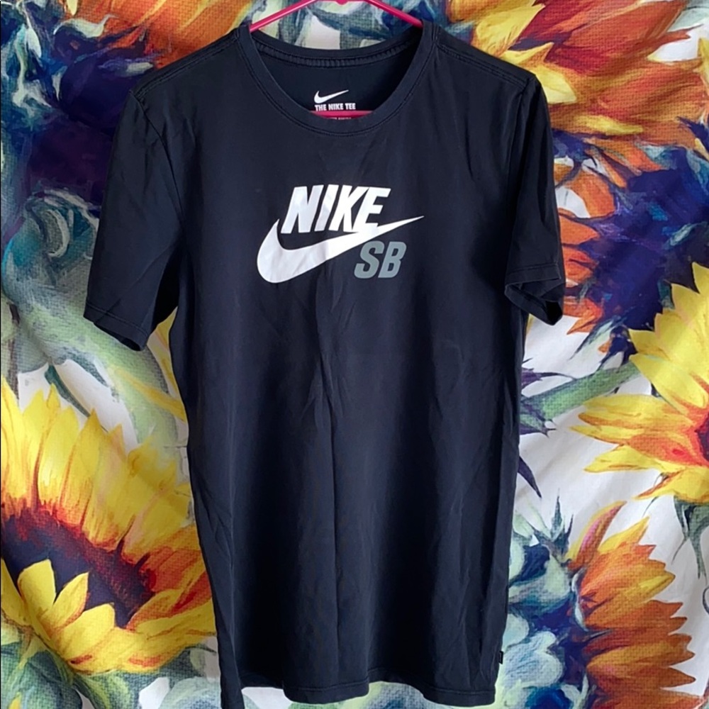 THE NIKE TEE